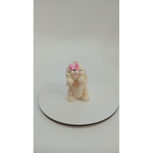 Фігурка із шоколадної глазурі "Зайченя з рожевим метеликом"