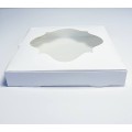 Коробка для печива біла з фігурним віконечком, 150*150*30